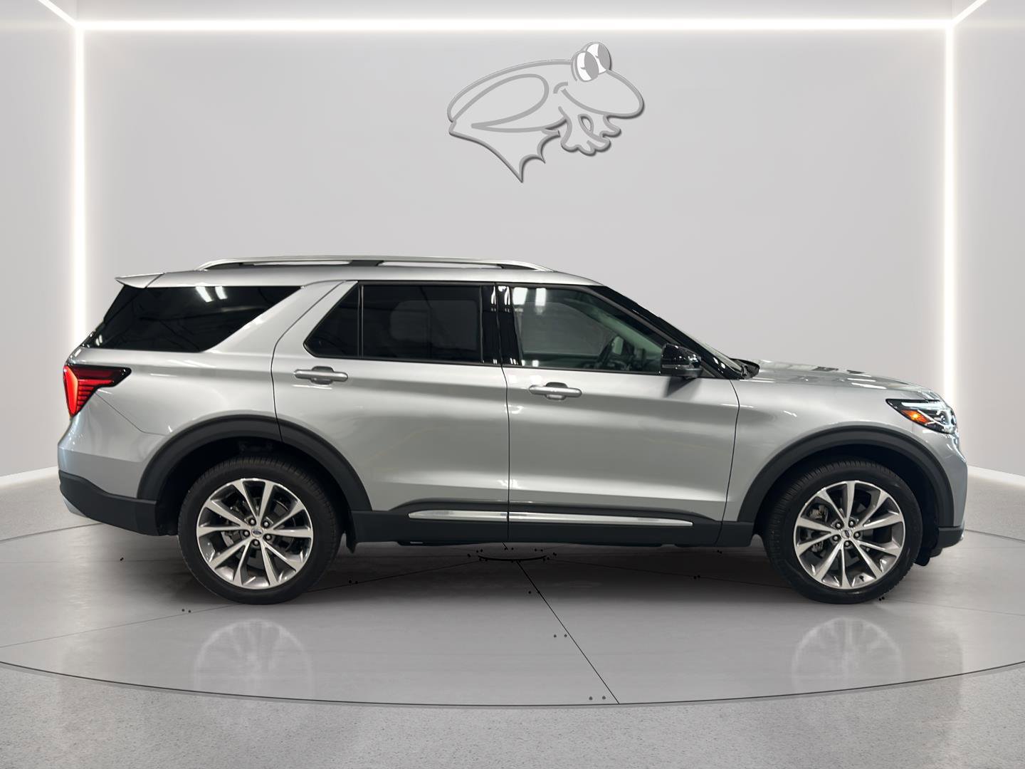 Used 2025 Ford Explorer Platinum w/ Ultimate Package image 7