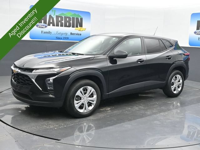 Used 2024 Chevrolet Trax LS FWD image 1