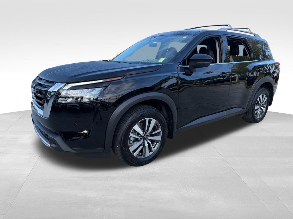 Used 2025 Nissan Pathfinder SL AWD/4WD image 3