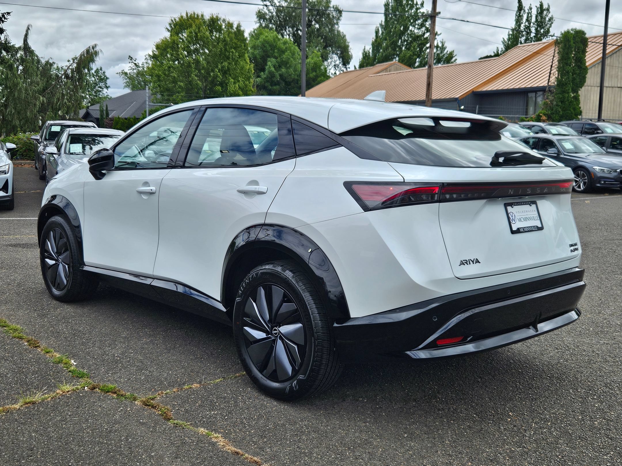 Used 2023 Nissan Ariya AWD image 3