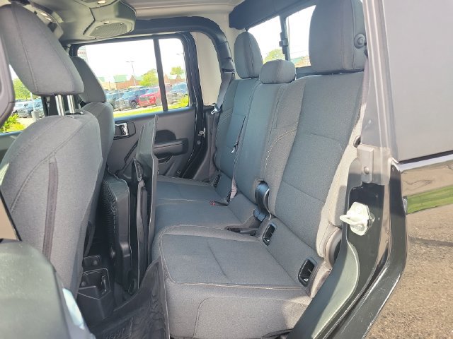 Certified 2025 Jeep Gladiator Sport AWD/4WD image 24