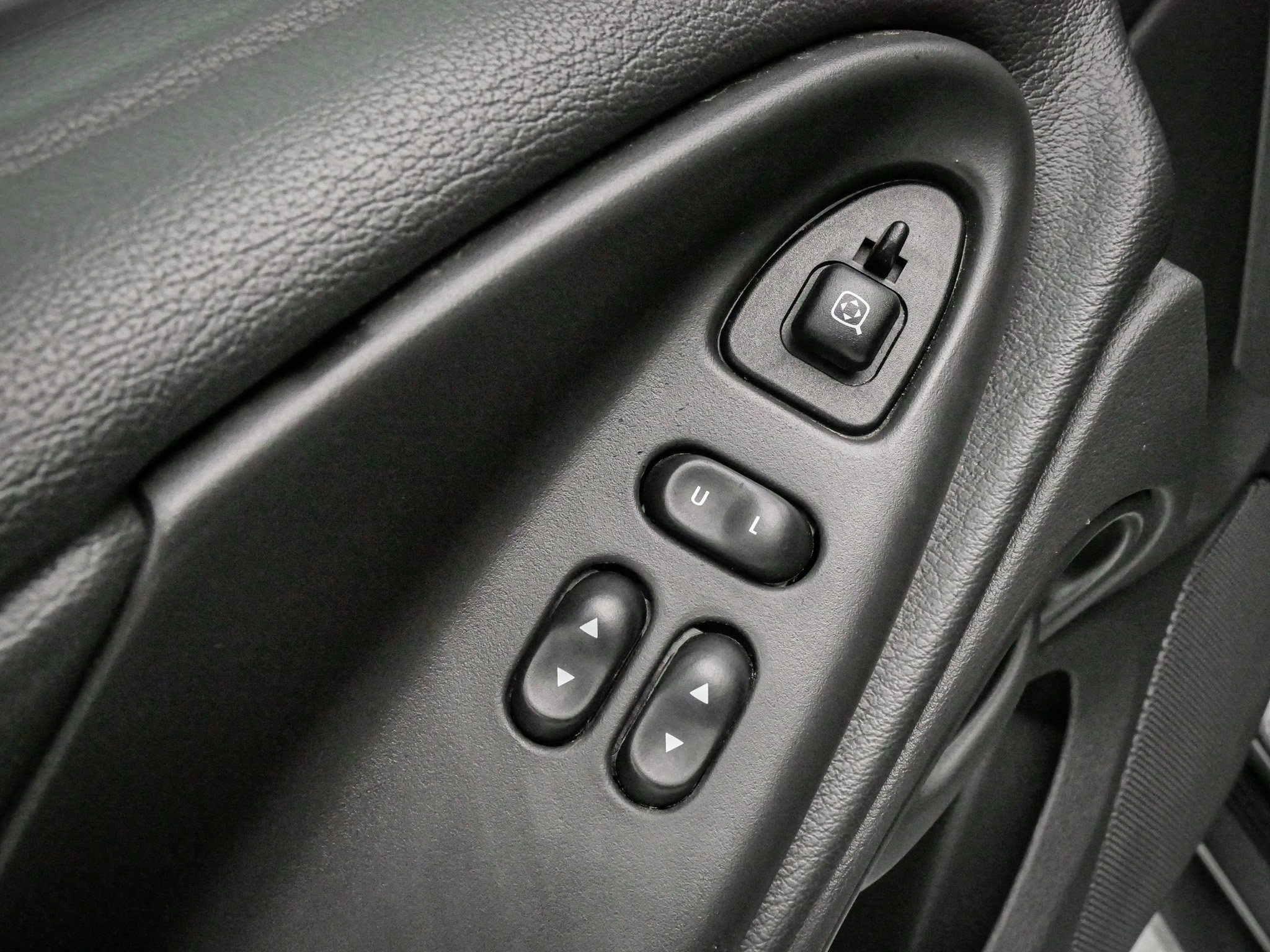 Used 2003 Ford Mustang Mach 1 RWD image 15