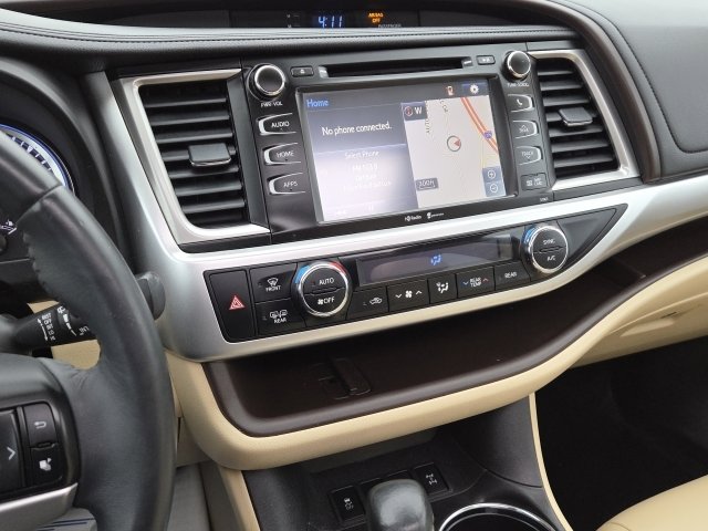 Used 2015 Toyota Highlander XLE AWD/4WD image 19