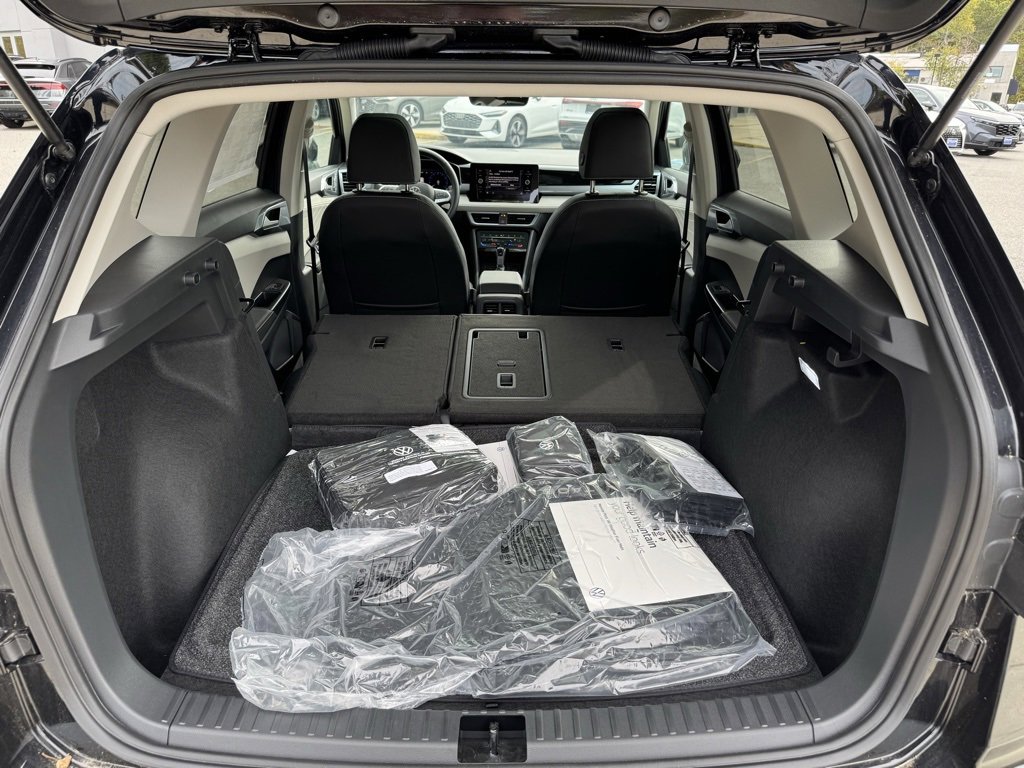 New 2025 Volkswagen Taos SEL image 11