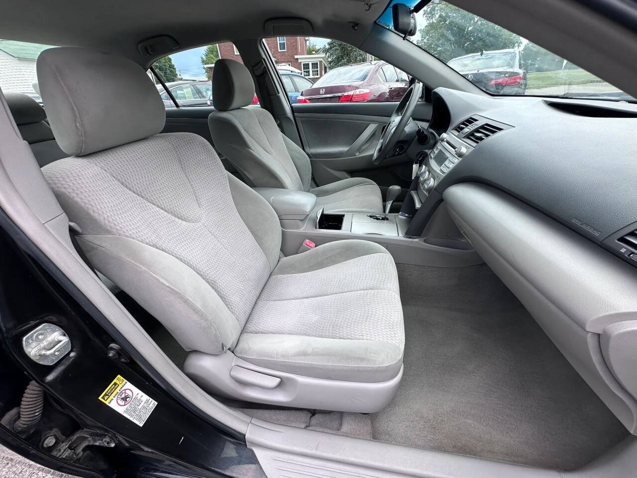 Used 2011 Toyota Camry LE FWD image 12