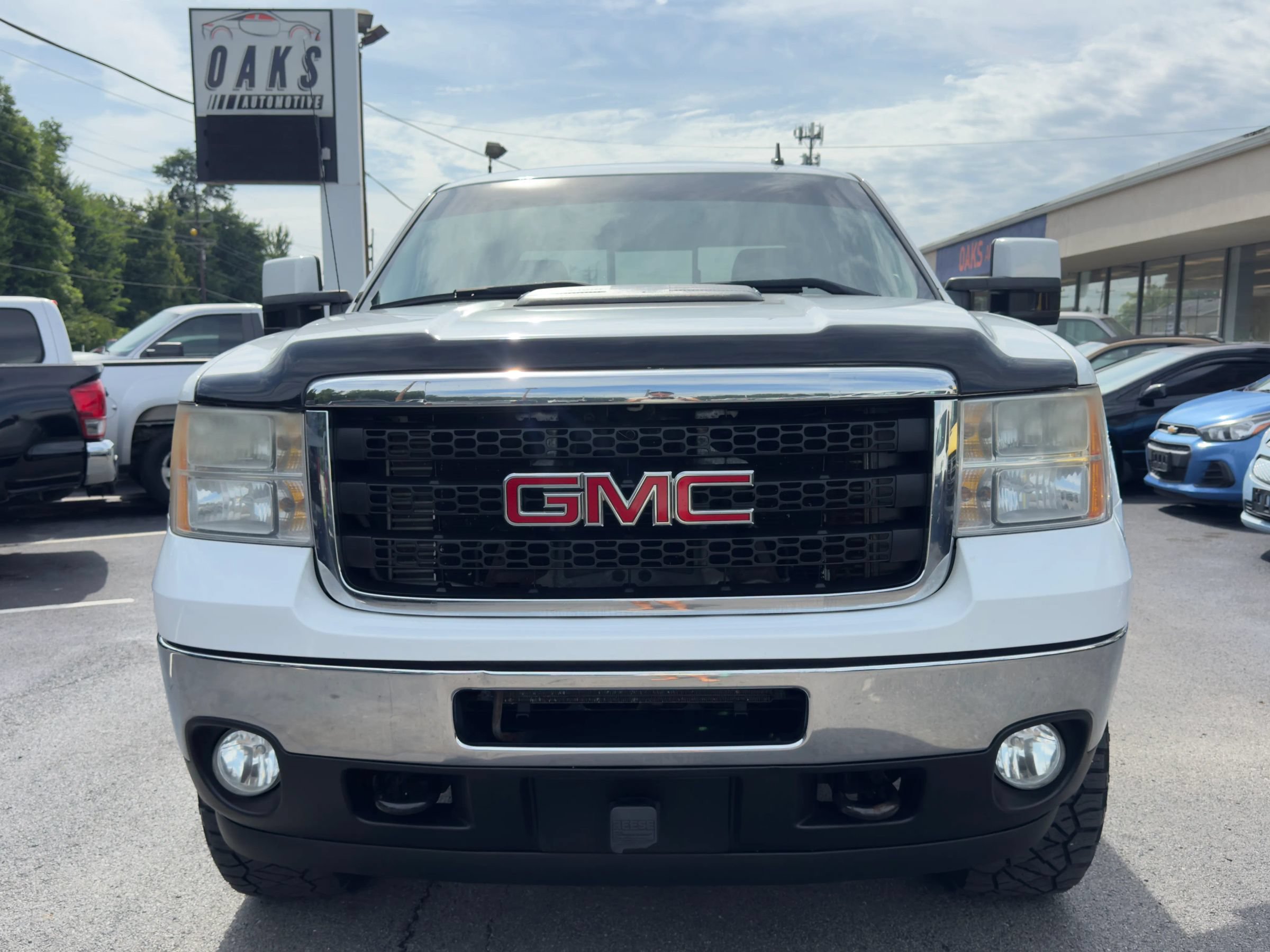 Used 2011 GMC Sierra 3500 SLT AWD/4WD image 3
