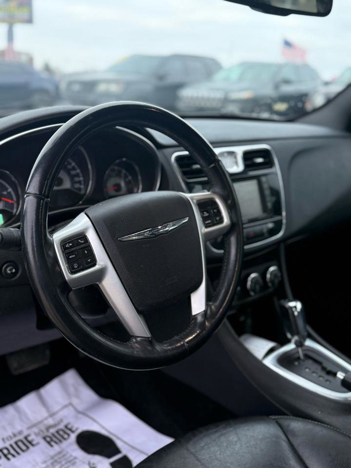 Used 2011 Chrysler 200 Limited image 10