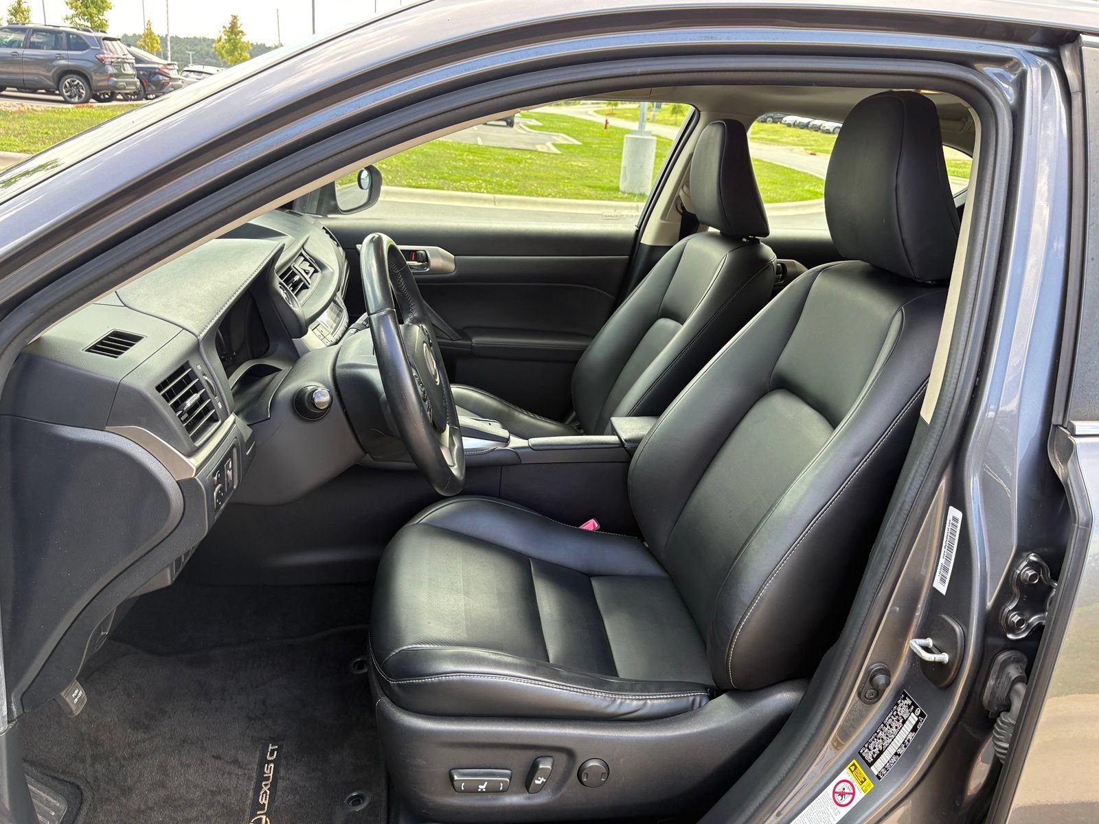 Used 2014 Lexus CT 200h FWD image 27
