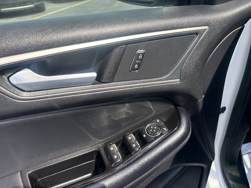 Used 2018 Ford Edge SEL w/ Equipment Group 201A AWD/4WD image 32