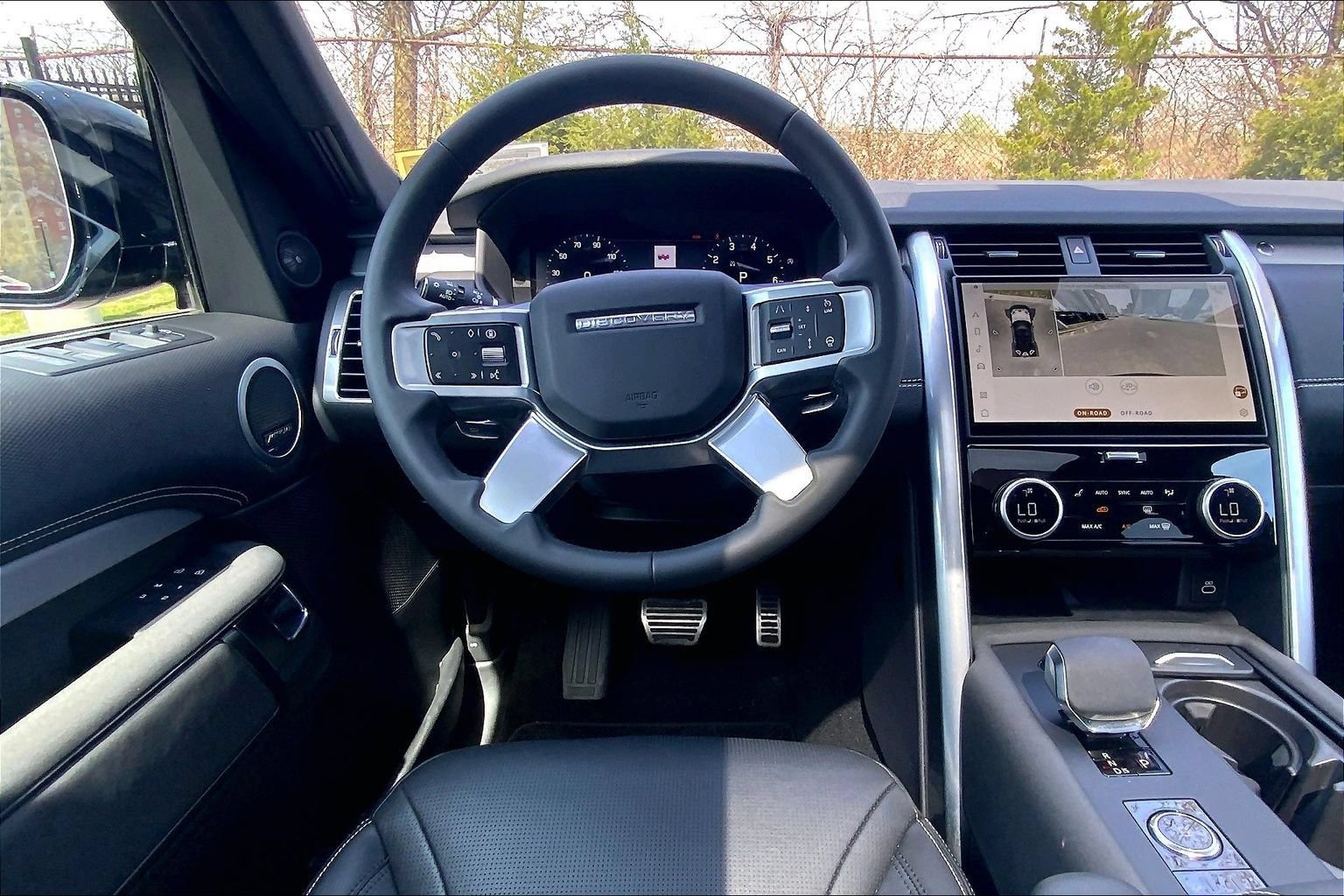 Certified 2025 Land Rover Discovery Dynamic SE AWD/4WD image 5