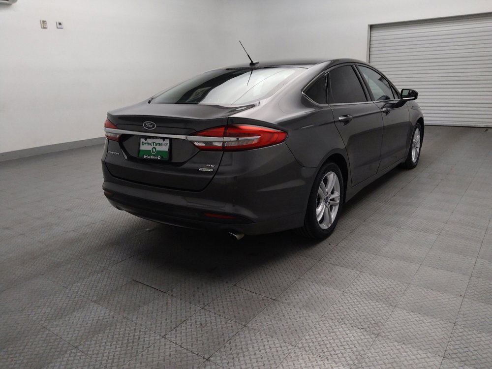 Used 2018 Ford Fusion SE w/ Fusion SE Technology Package FWD image 9
