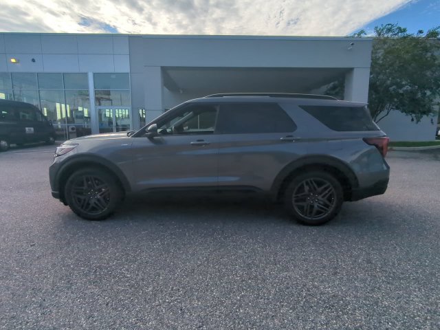 New 2027 Ford Explorer ST-Line w/ Premium Package RWD image 8