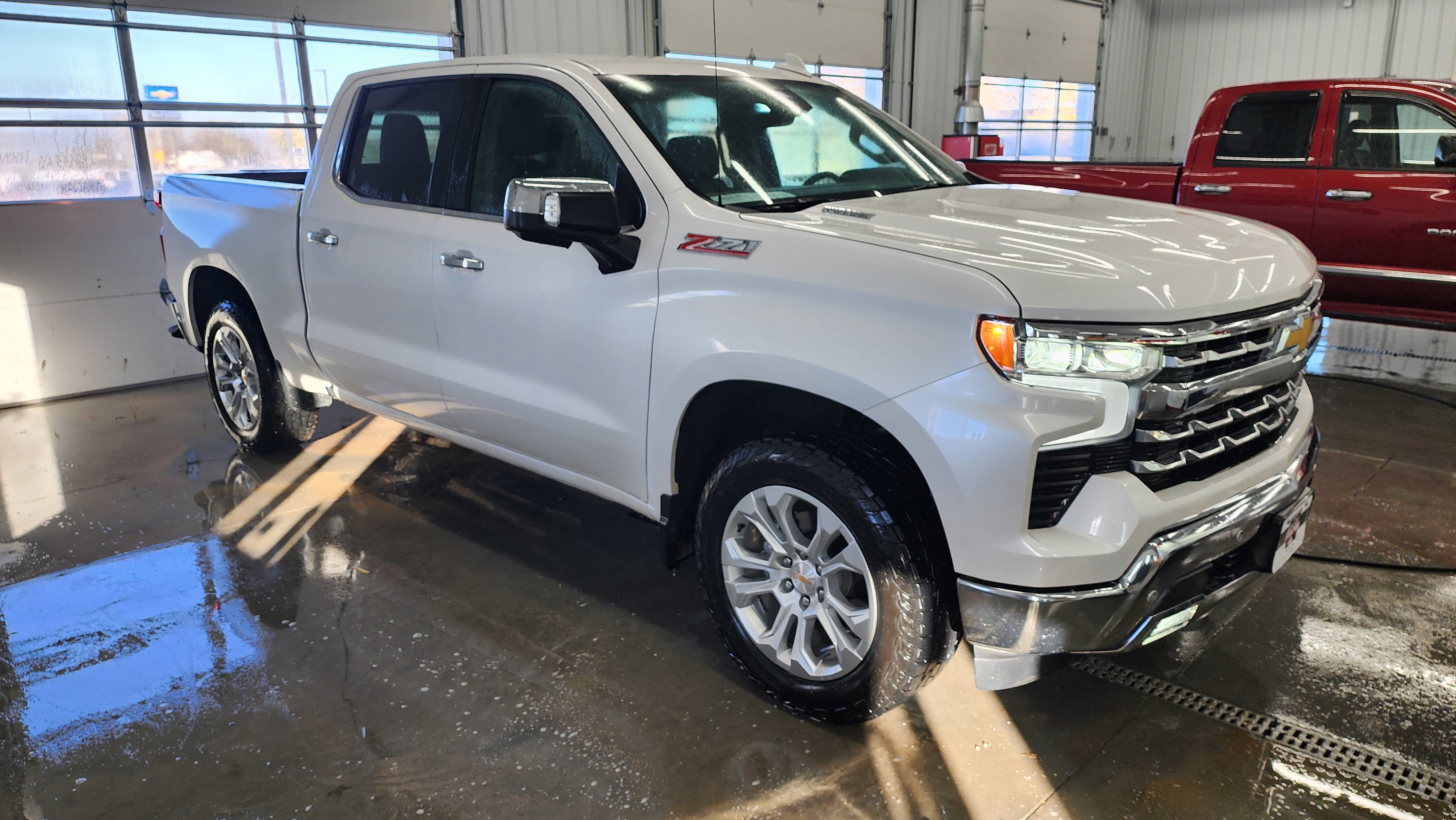 Used 2025 Chevrolet Silverado 1500 LTZ image 2