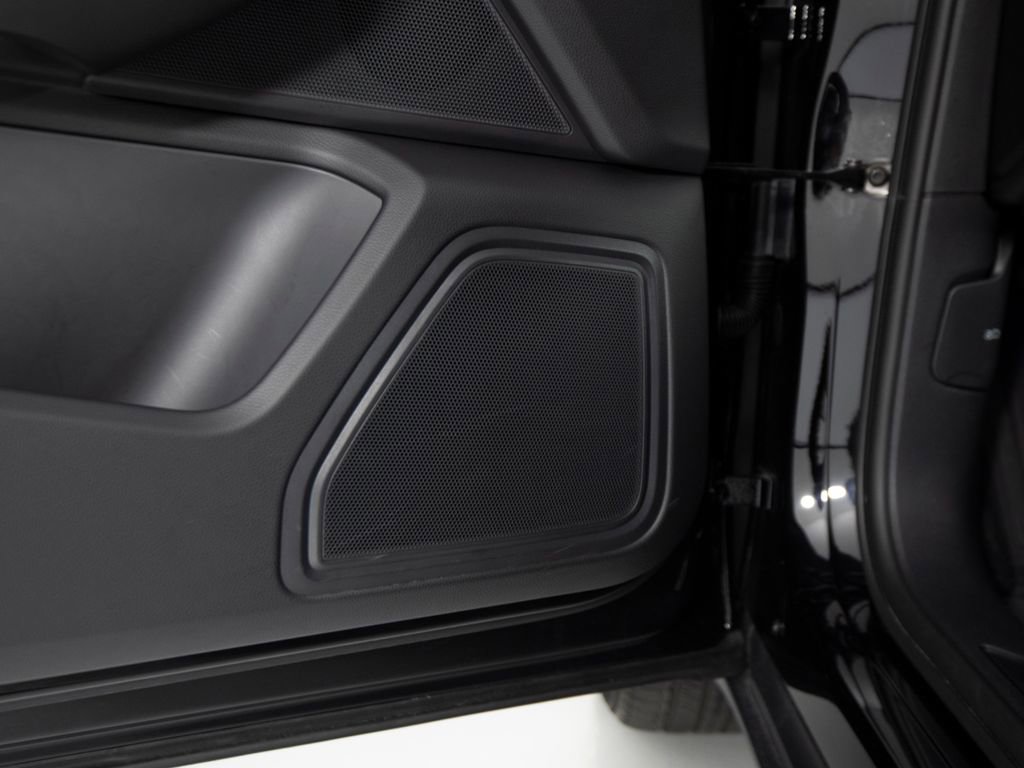 Certified 2025 Porsche Macan image 21