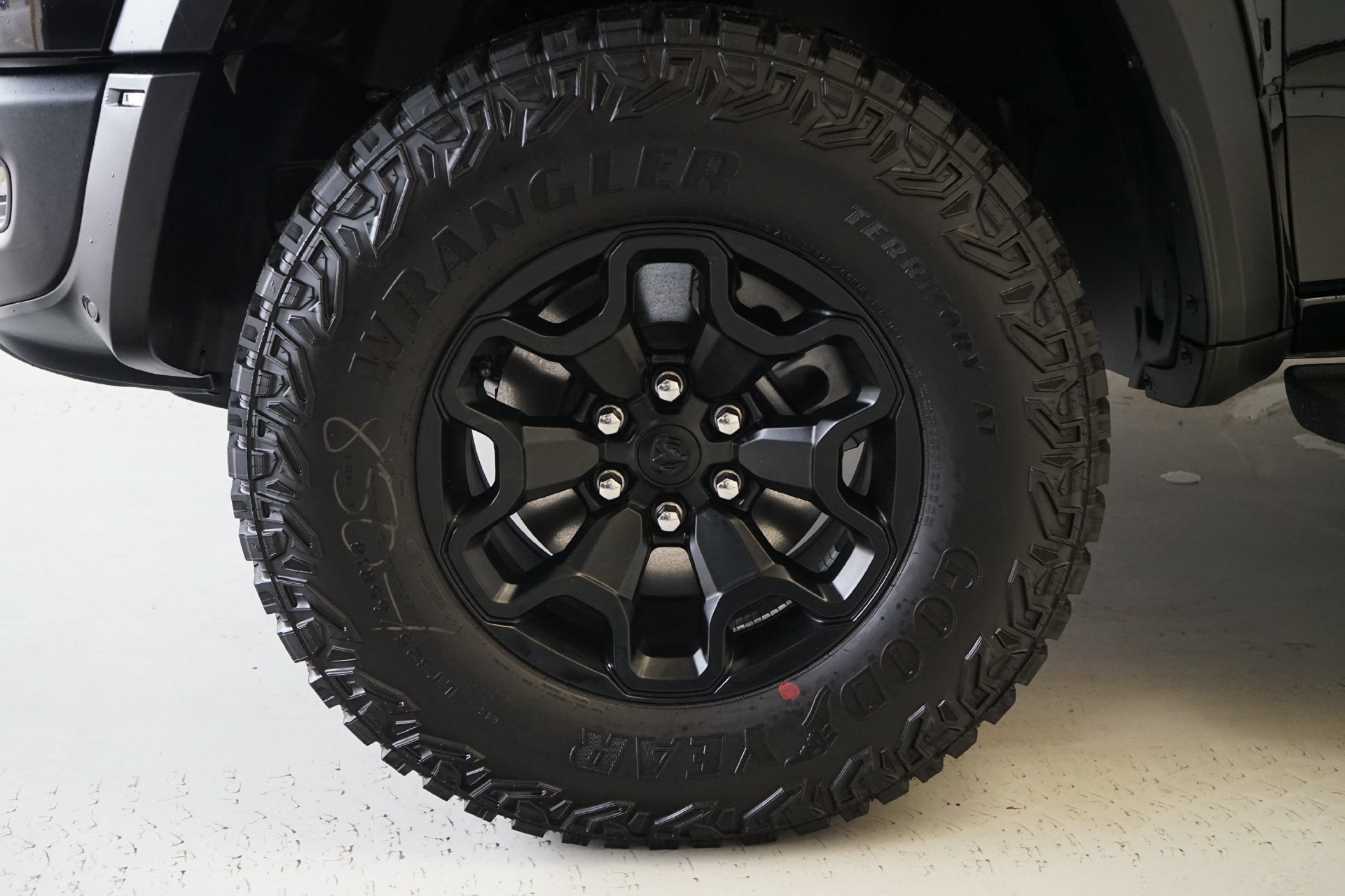 Used 2027 RAM 1500 4x4 Crew Cab image 34