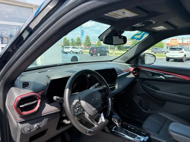 Used 2025 Chevrolet TrailBlazer RS w/ Convenience Package AWD/4WD image 4