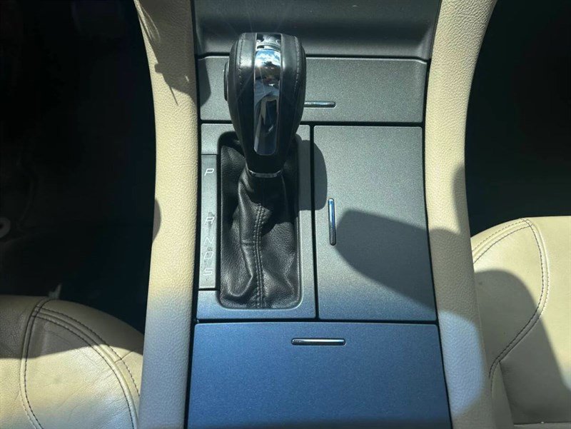 Used 2015 Ford Taurus SEL image 12