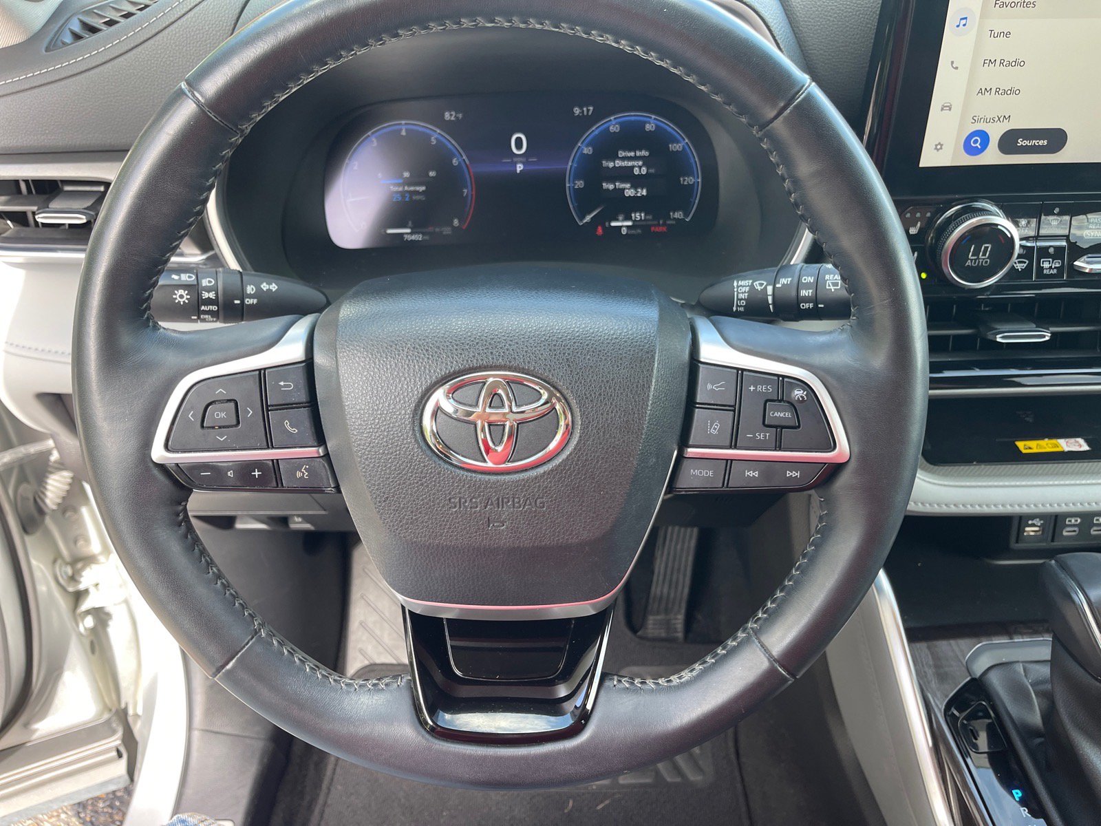 Used 2023 Toyota Highlander Limited FWD image 7