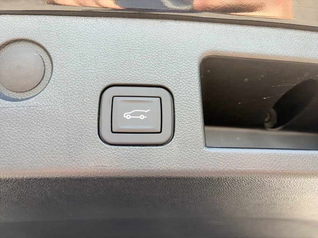 New 2026 Chevrolet Equinox LT w/ Convenience Package II FWD image 8