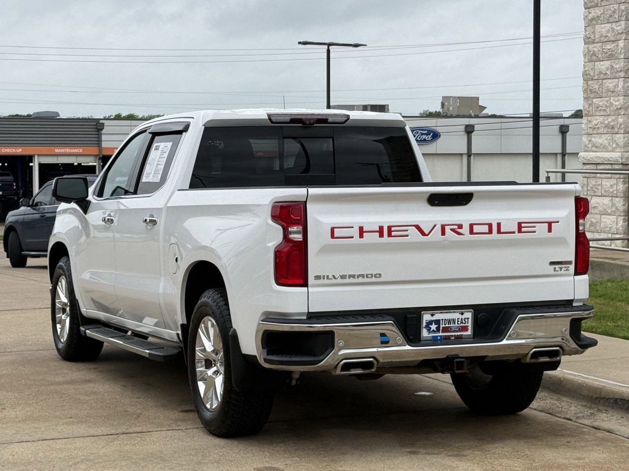 Used 2020 Chevrolet Silverado 1500 LTZ w/ LTZ Premium Package AWD/4WD image 5