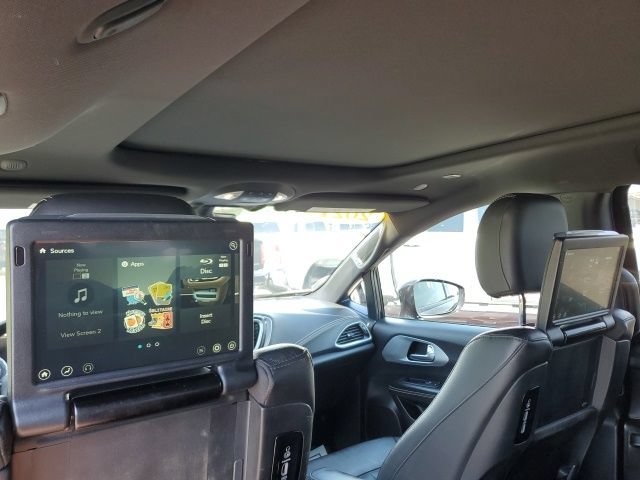 Used 2021 Chrysler Pacifica Touring-L w/ Uconnect Theater Family Group AWD/4WD image 16