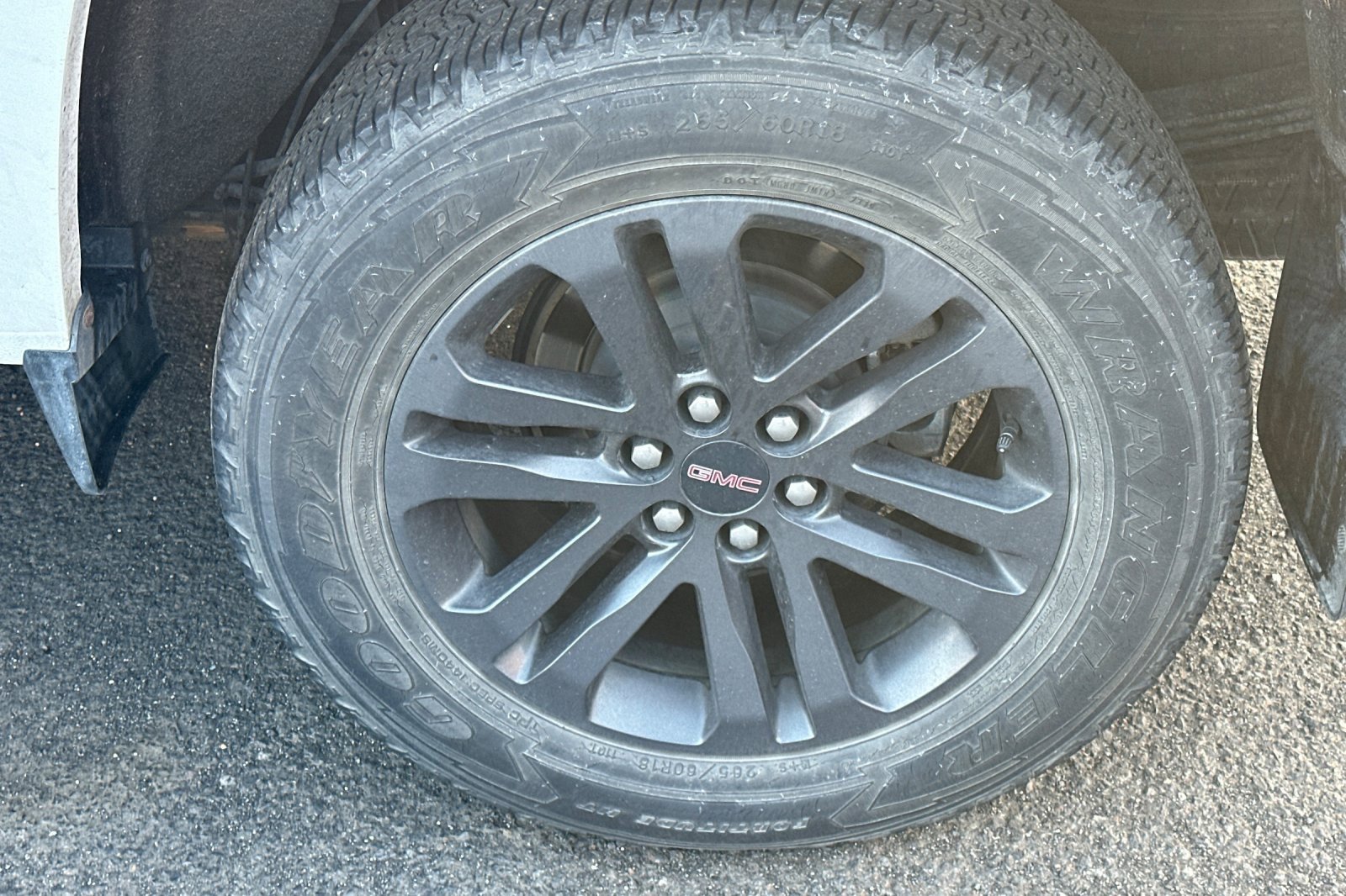 Used 2020 GMC Canyon SLE w/ Driver Alert Package image 7