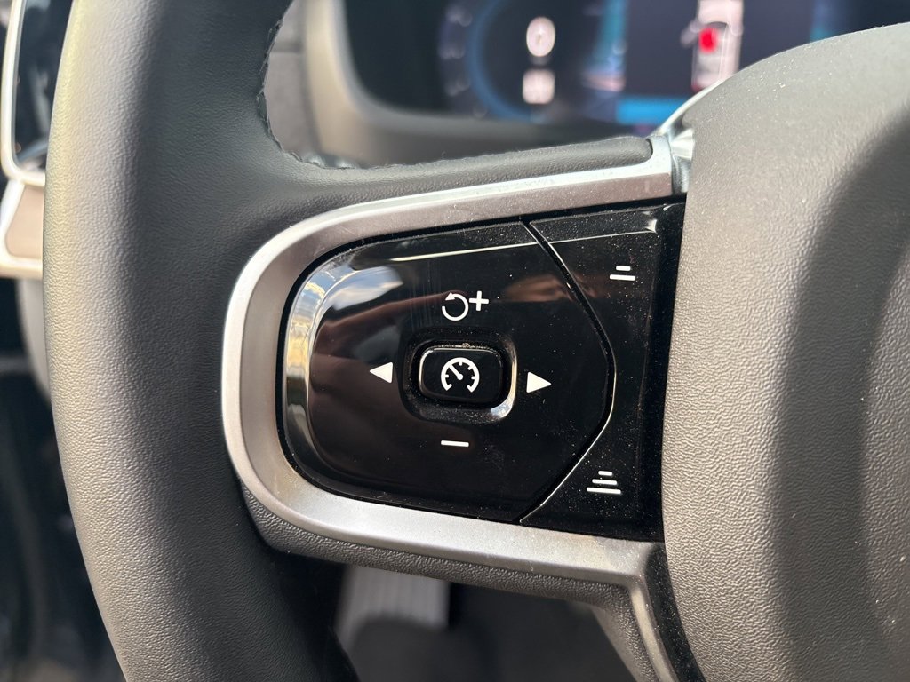 Certified 2025 Volvo XC90 B6 Plus image 22