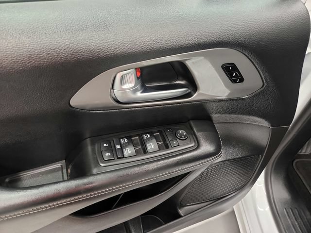 Used 2025 Chrysler Pacifica Select FWD image 20
