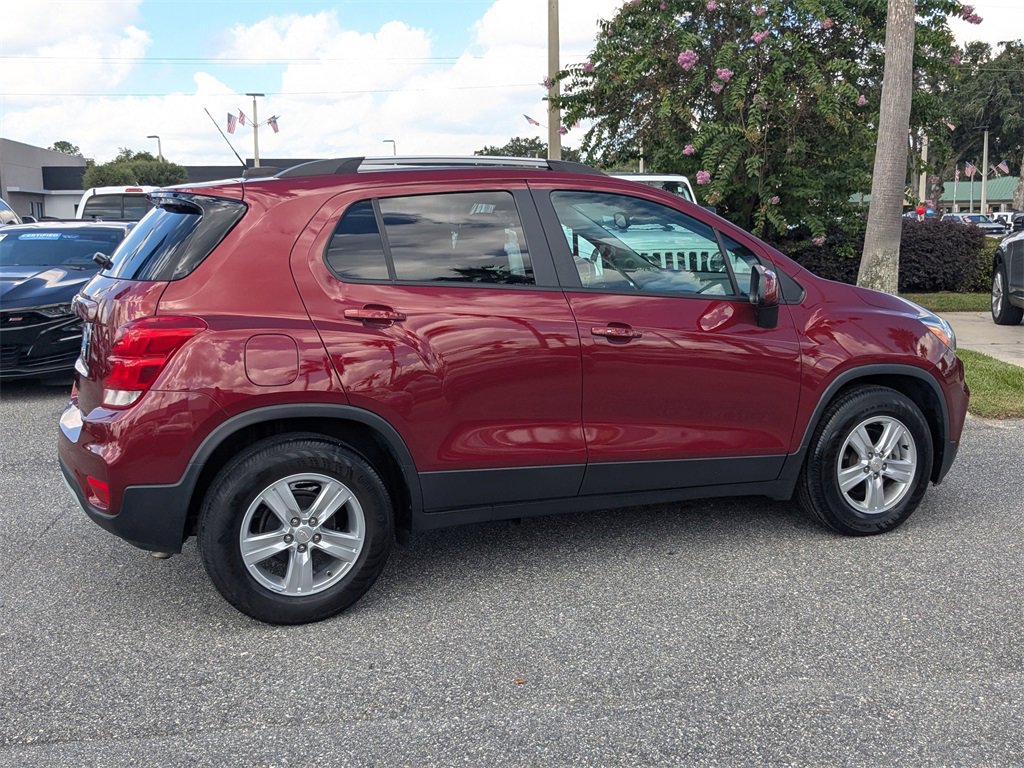 Certified 2022 Chevrolet Trax LT w/ LT Convenience Package image 3