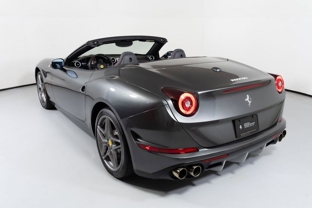 Used 2015 Ferrari California T RWD image 25