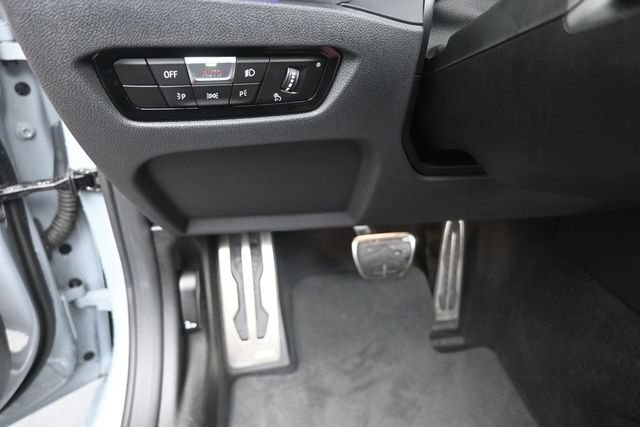 Used 2023 BMW M440i Convertible w/ Premium Package RWD image 16