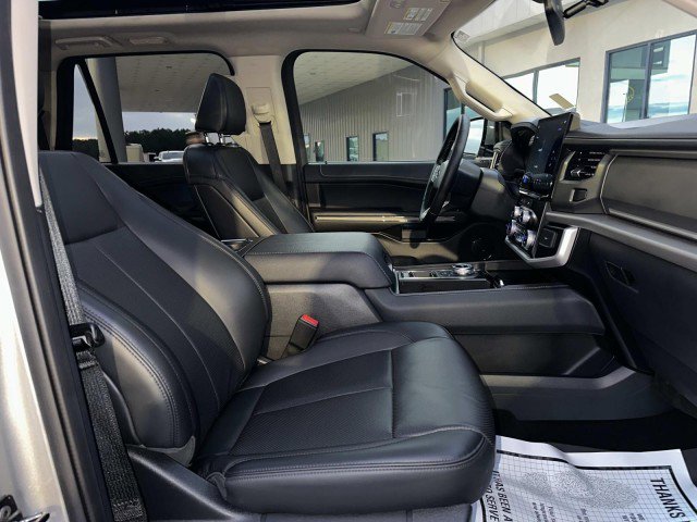 Used 2024 Ford Expedition Max XLT image 13