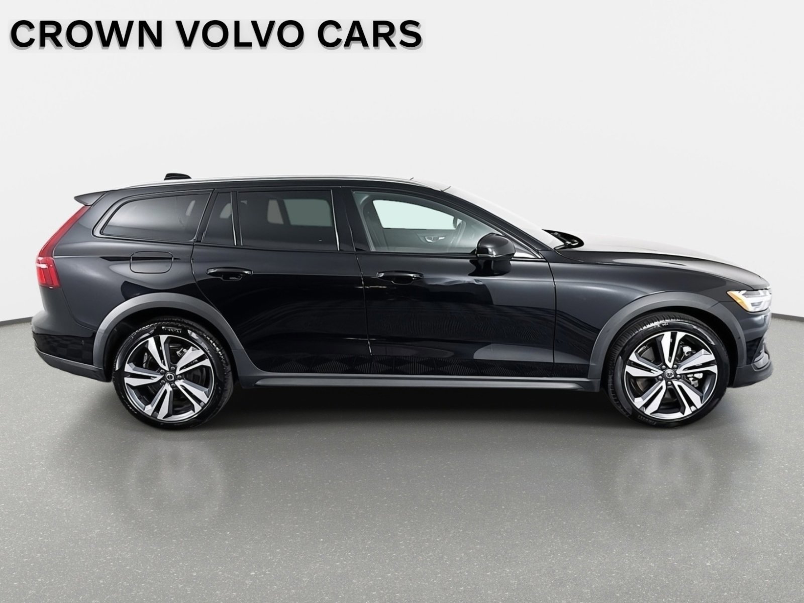 Used 2025 Volvo V60 B5 Cross Country Plus image 5