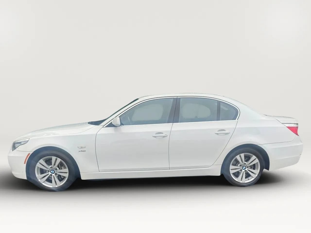 Used 2010 BMW 528i xDrive Sedan AWD/4WD image 4