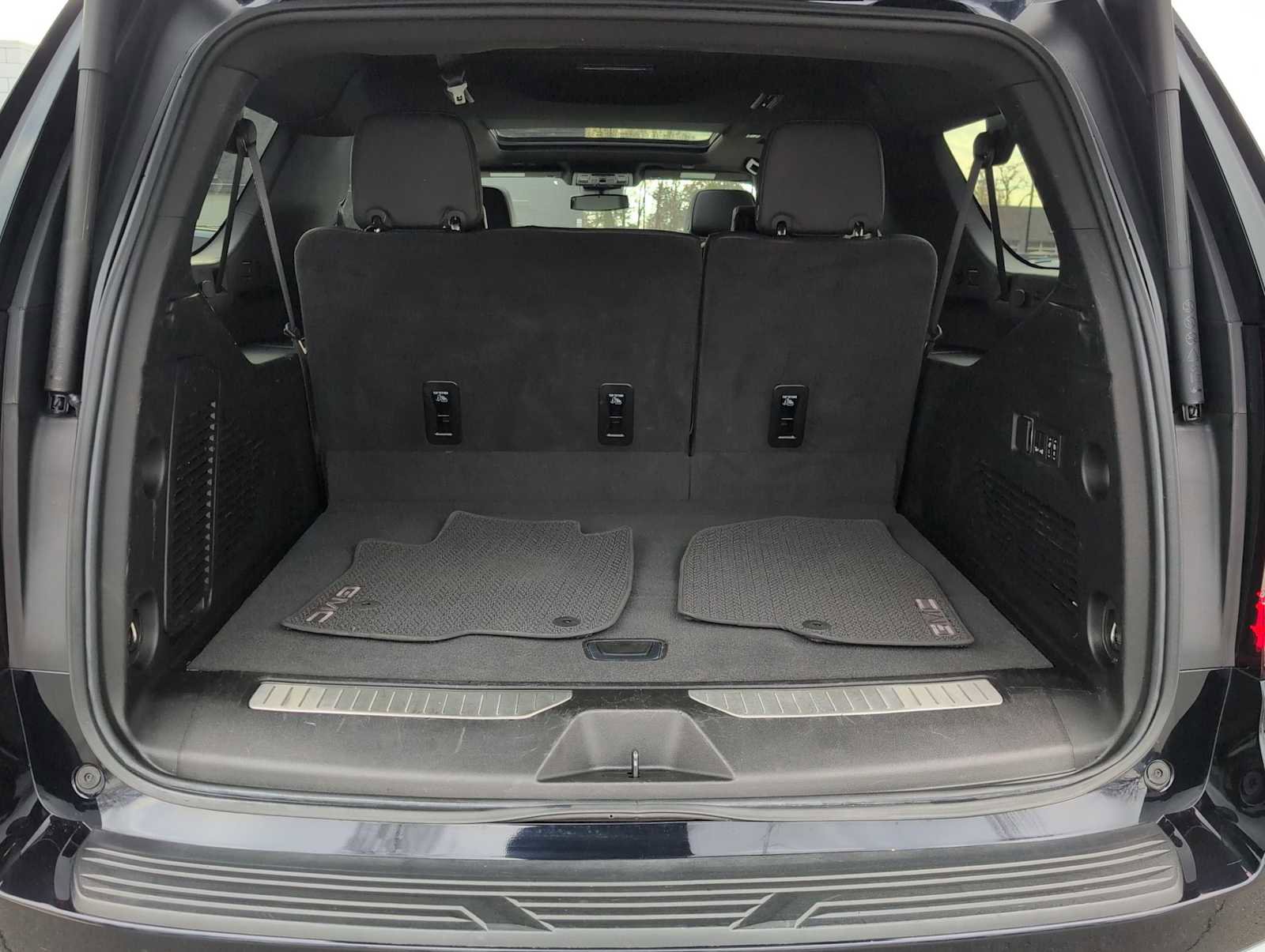 Used 2024 GMC Yukon XL Denali image 37