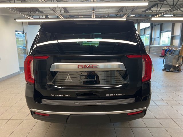 Used 2021 GMC Yukon XL Denali w/ Denali Premium Package image 6