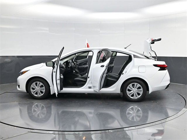 Used 2025 Nissan Versa S w/ Trunk Package image 57