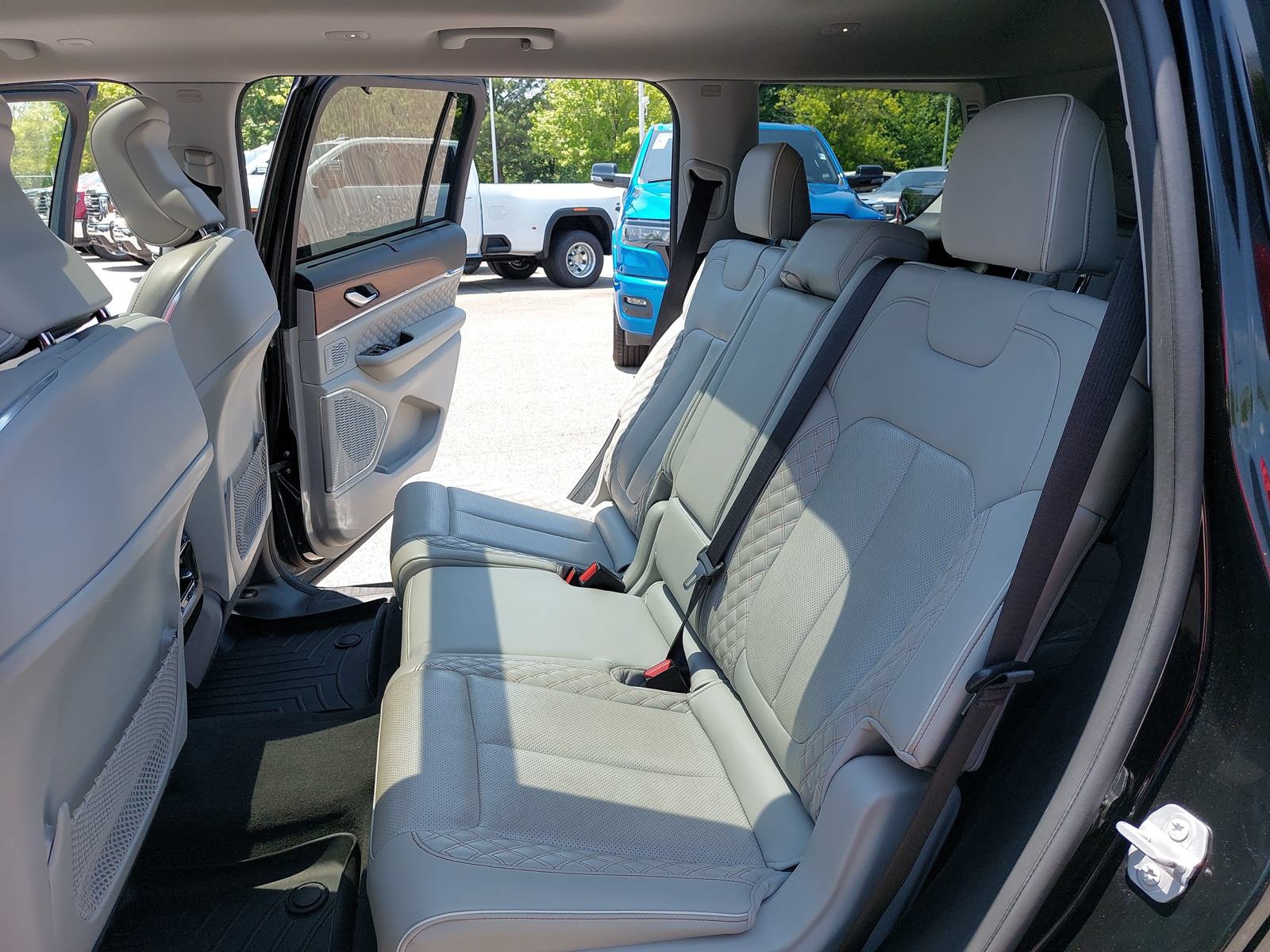 Used 2021 Jeep Grand Cherokee L Summit w/ Advanced Protech Group IV AWD/4WD image 15
