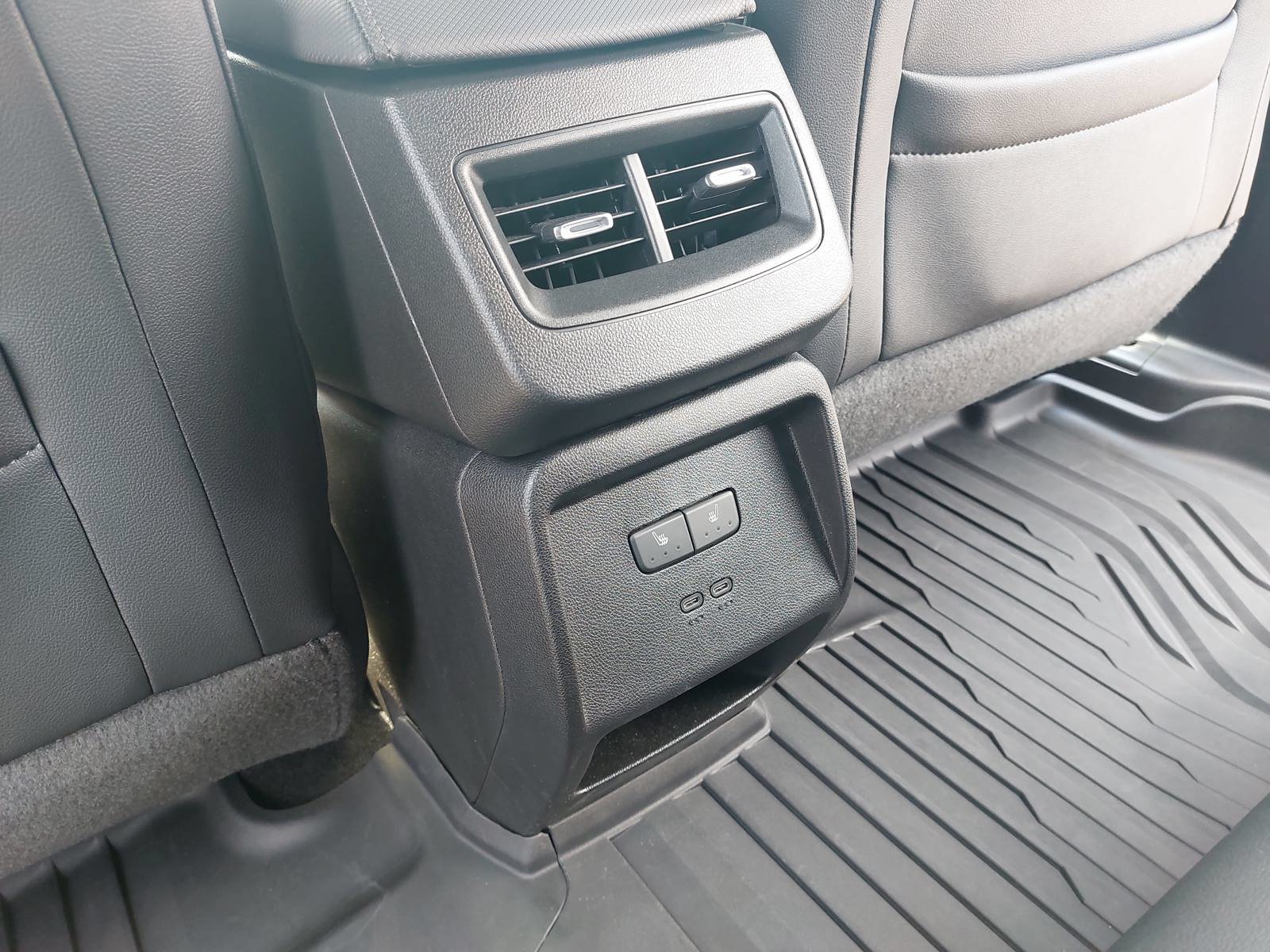 Used 2024 Chevrolet Equinox EV RS FWD image 16