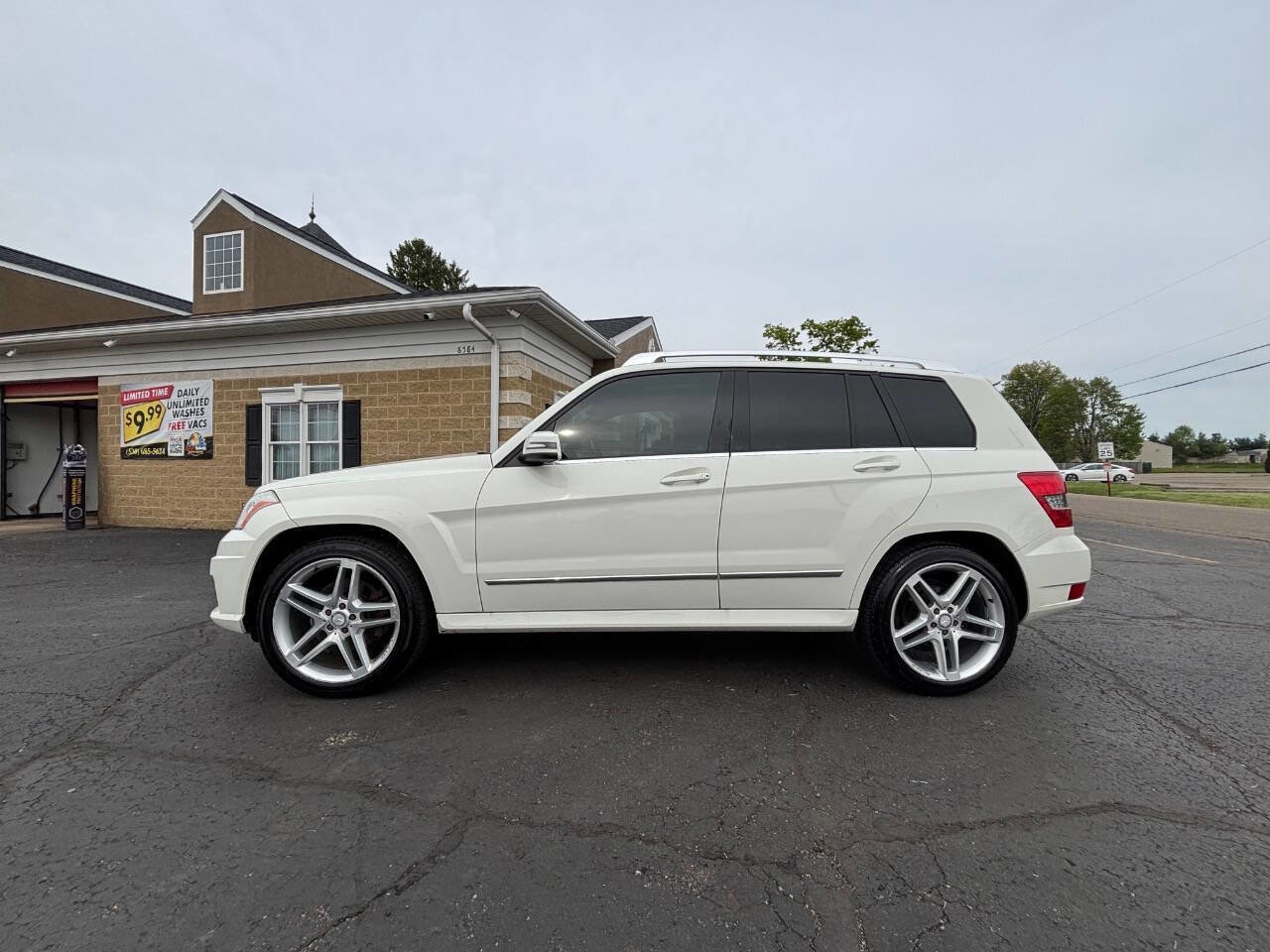 Used 2011 Mercedes-Benz GLK 350 4MATIC image 2