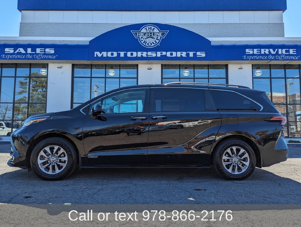 Used 2021 Toyota Sienna XLE AWD/4WD image 1