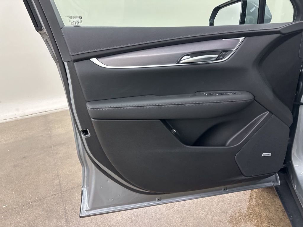 New 2025 Cadillac XT5 Luxury image 30