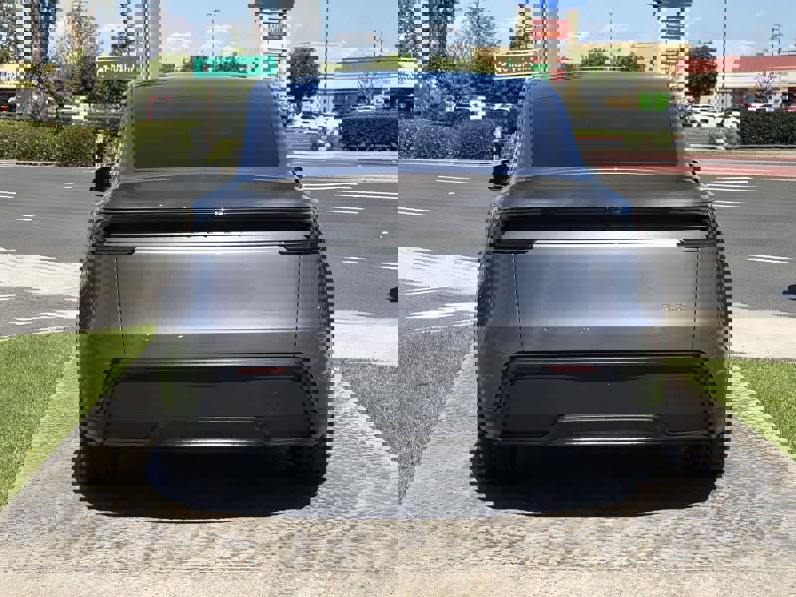 Used 2026 Tesla Model Y AWD image 5