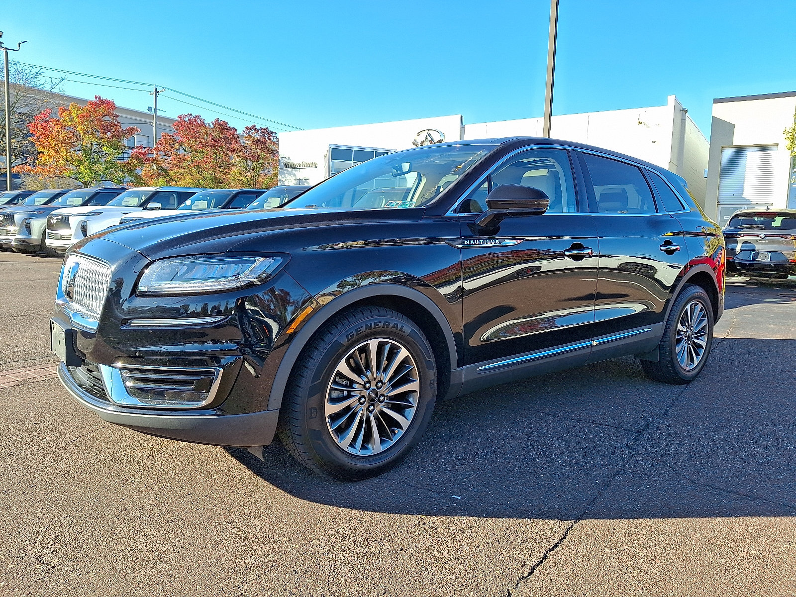 Used 2020 Lincoln Nautilus Reserve image 3