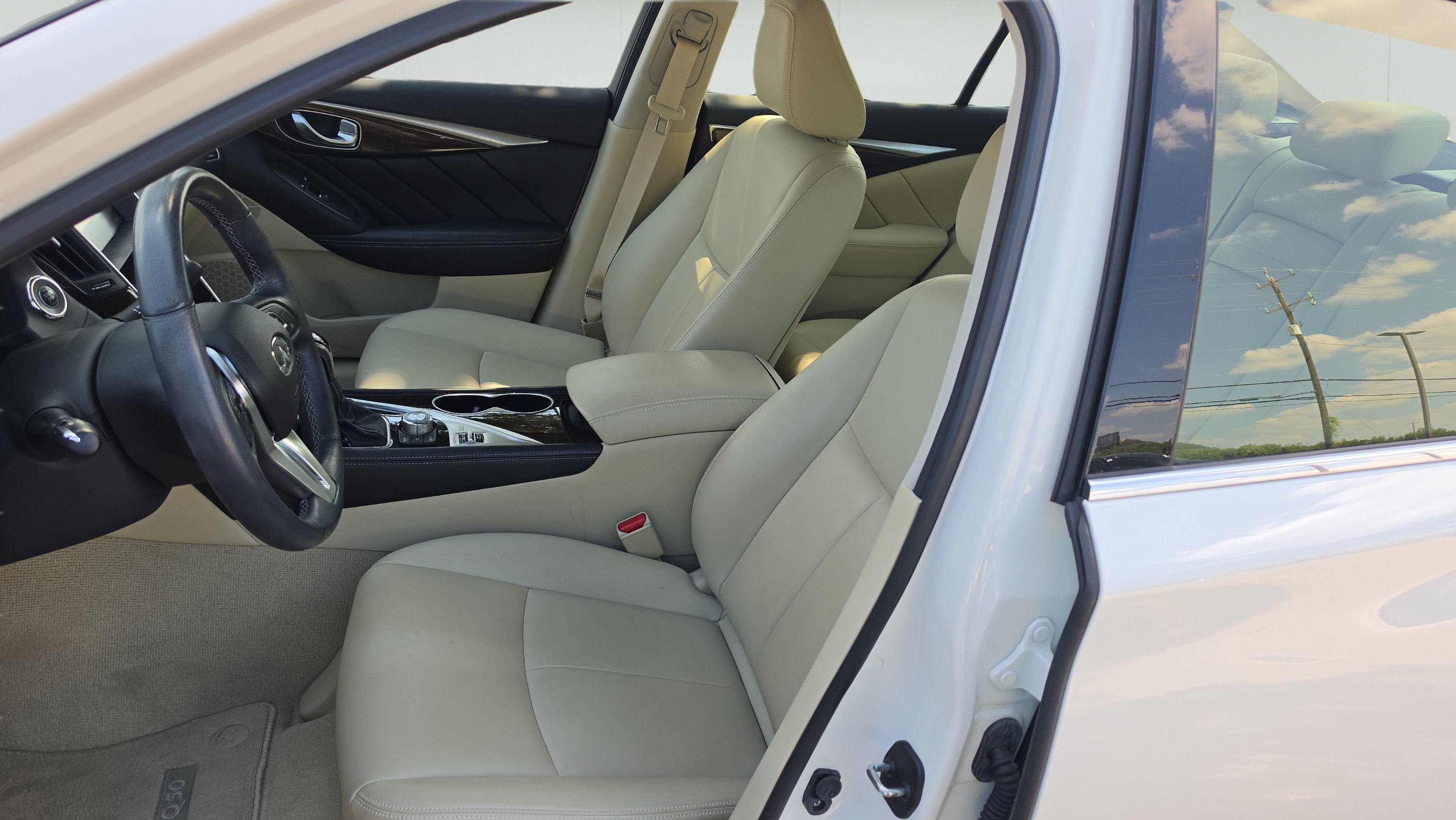 Used 2019 INFINITI Q50 Luxe w/ Essential Package (3.0T Luxe) RWD image 10