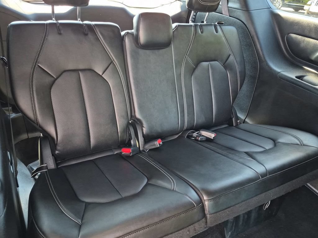 Used 2025 Chrysler Pacifica Select FWD image 30