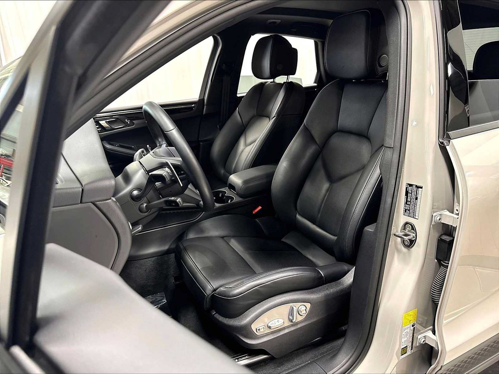Used 2025 Porsche Macan AWD/4WD image 7