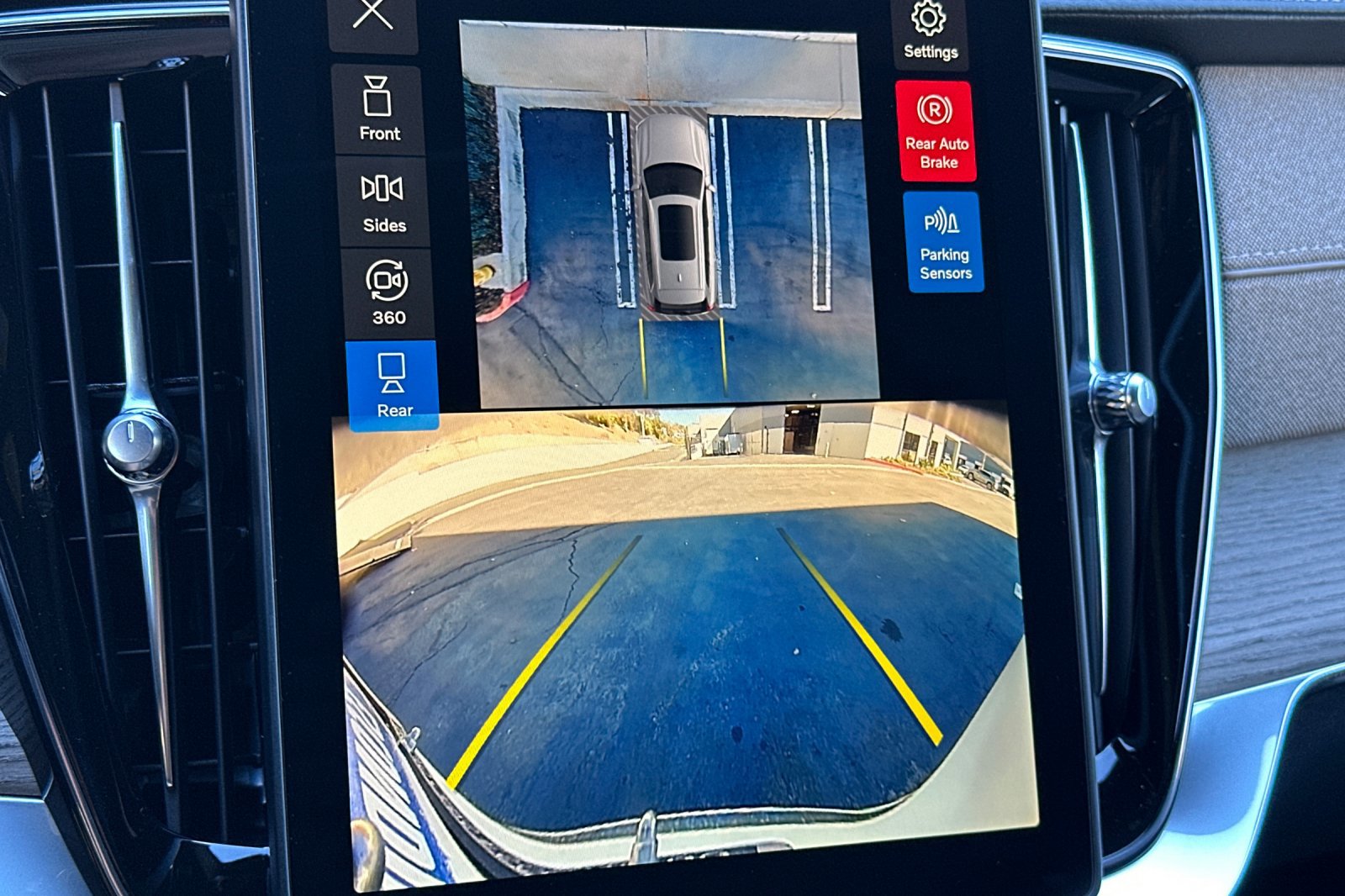 New 2026 Volvo XC90 B6 Plus image 18