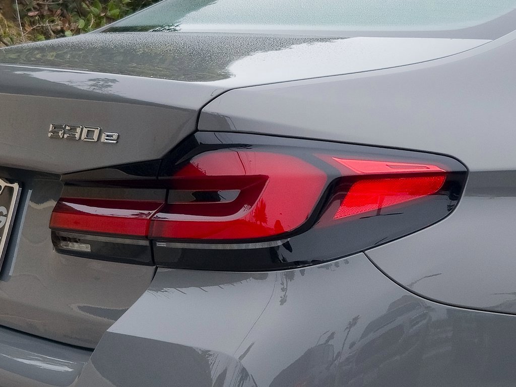 Used 2021 BMW 530e xDrive w/ M Sport Package image 7