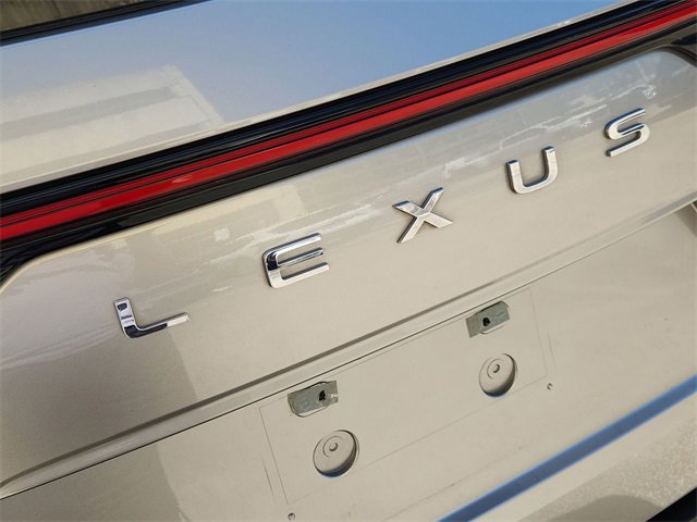 Used 2023 Lexus LX 600 4WD w/ Luxury Package image 32